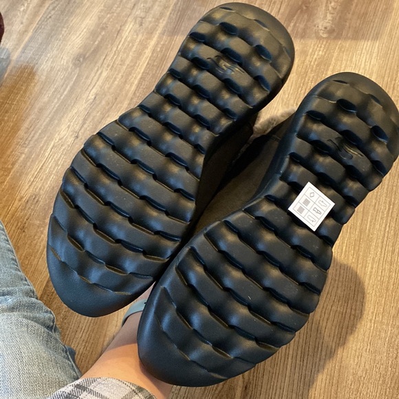 New! Skechers GoWalk Boots - Picture 6 of 6